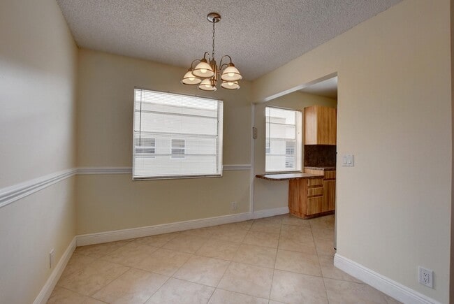 Building Photo - 127 Burgundy B