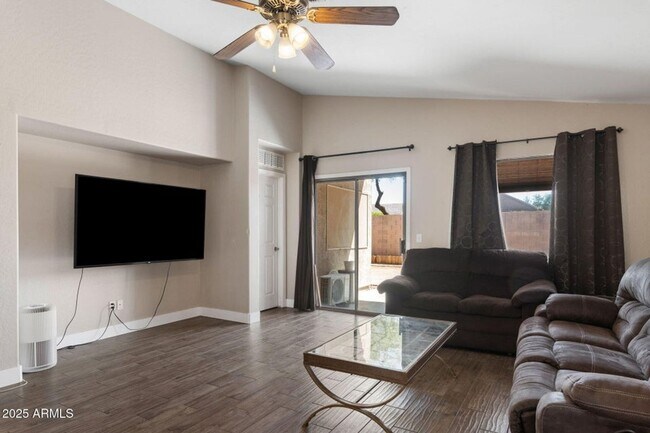 Building Photo - $1,000 OFF your first month's rent with a ...