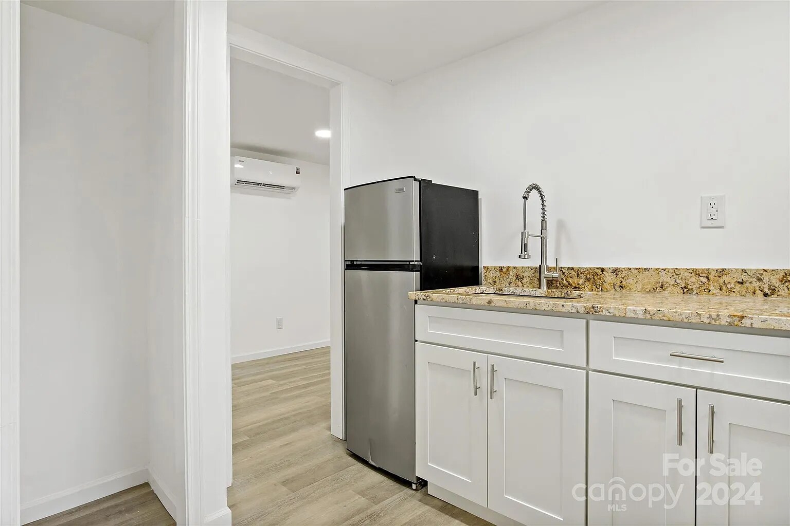 Downstairs Unit B - 228 Barrett Rd