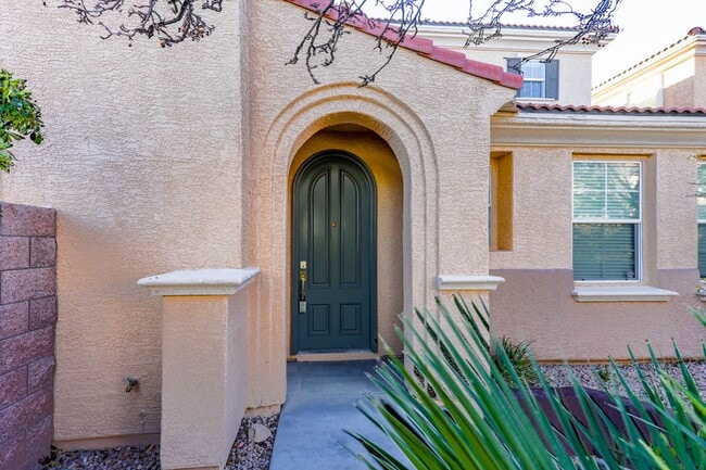 Building Photo - Beautiful 3 Bed South Summerlin Home With 1st Floor Bed and Bath