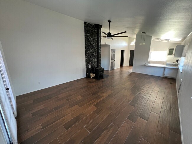 Building Photo - 1041 Deena Way