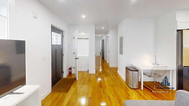 Building Photo - 36 Shepard St