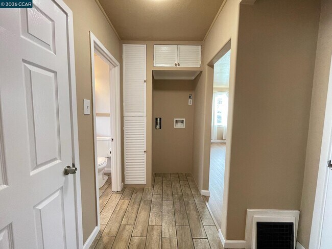 Building Photo - 25 Baldwin St