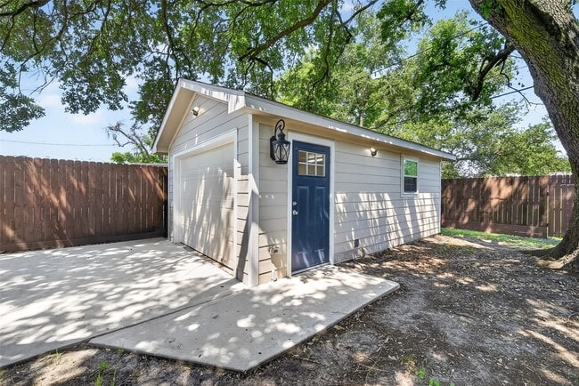 Building Photo - 7623 McHenry St