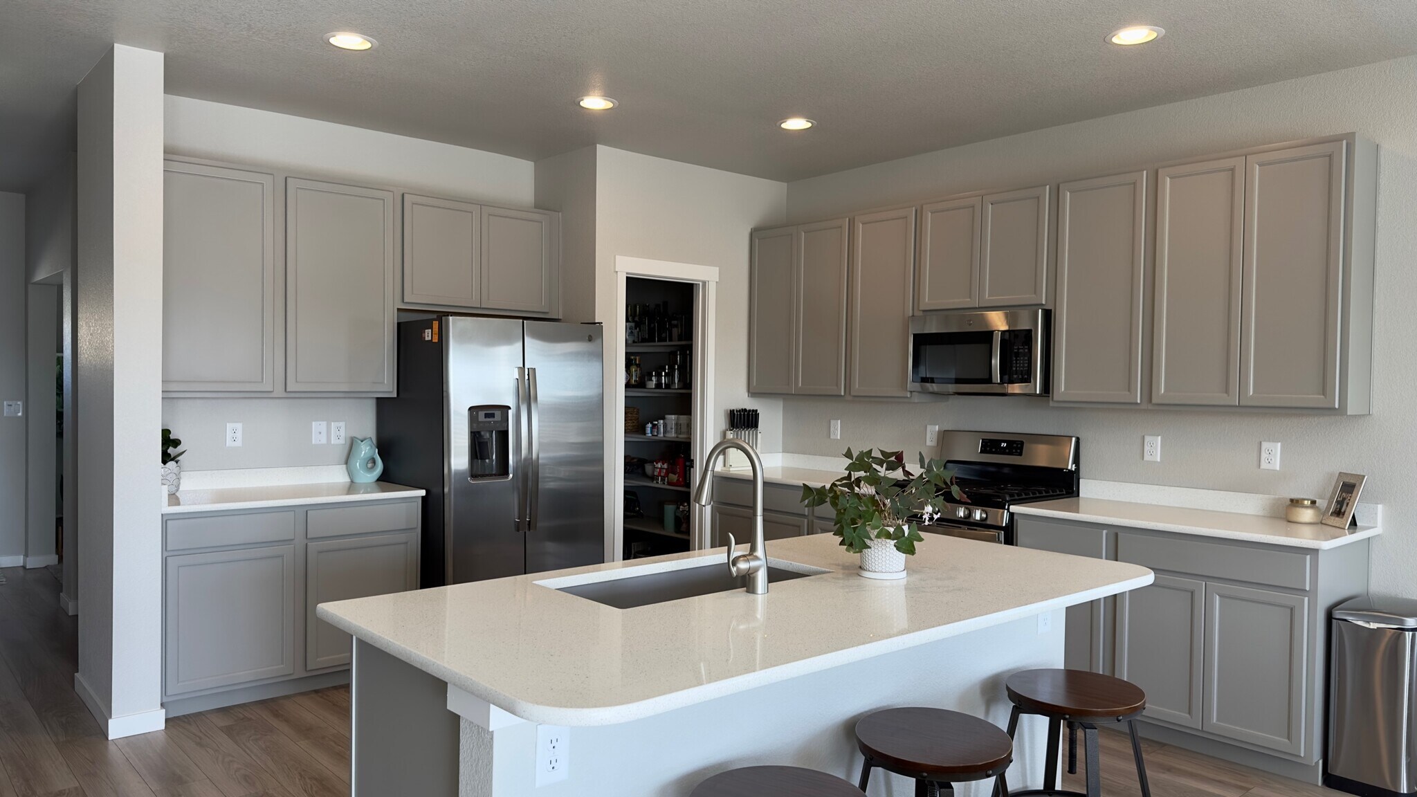 Building Photo - 965 Mouflon Dr