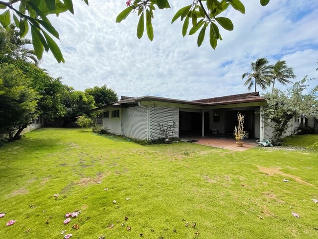 Building Photo - 4/2 Pet Friendly Spacious Beachside Kailua...