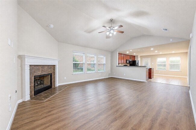 Building Photo - 16702 Grove Trail Ln