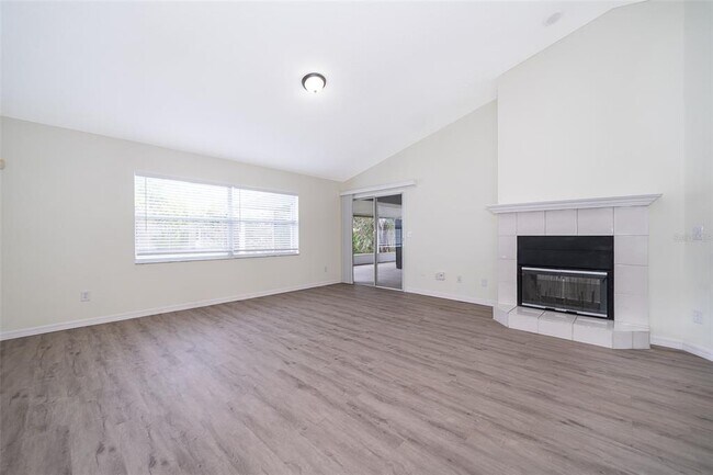 Building Photo - 2425 Rolling Broak Dr