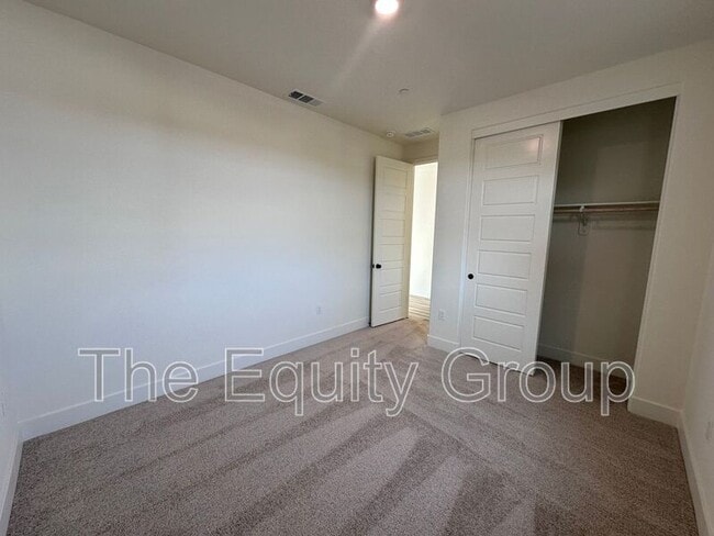 Building Photo - 2405 N Fontana St