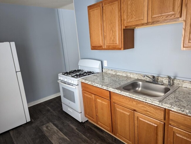 Building Photo - 265 Boarding House St