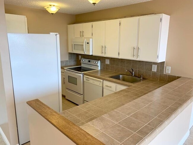 Building Photo - 98-402 Koauka Loop