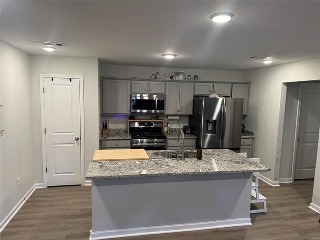 Building Photo - 424 Kohn Dr