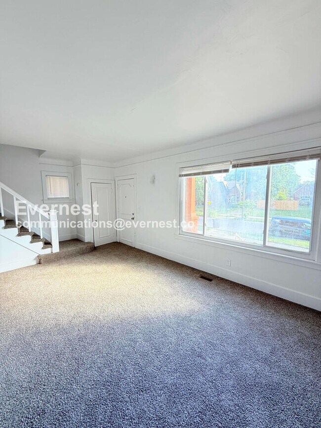 Building Photo - 14393 Strathmoor St