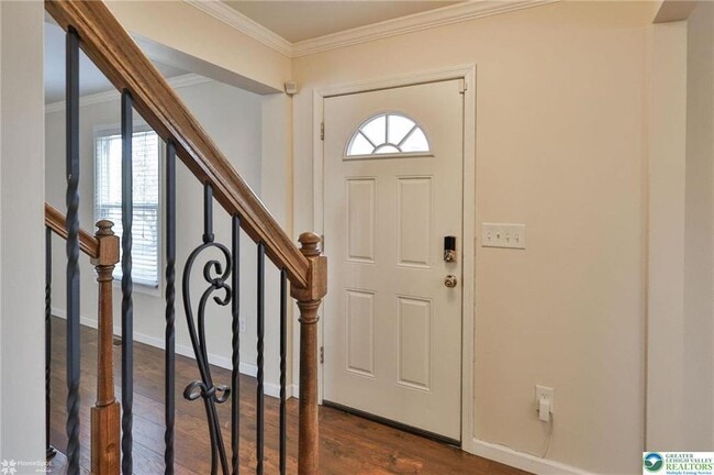 Building Photo - 2811 Kingsview Ave