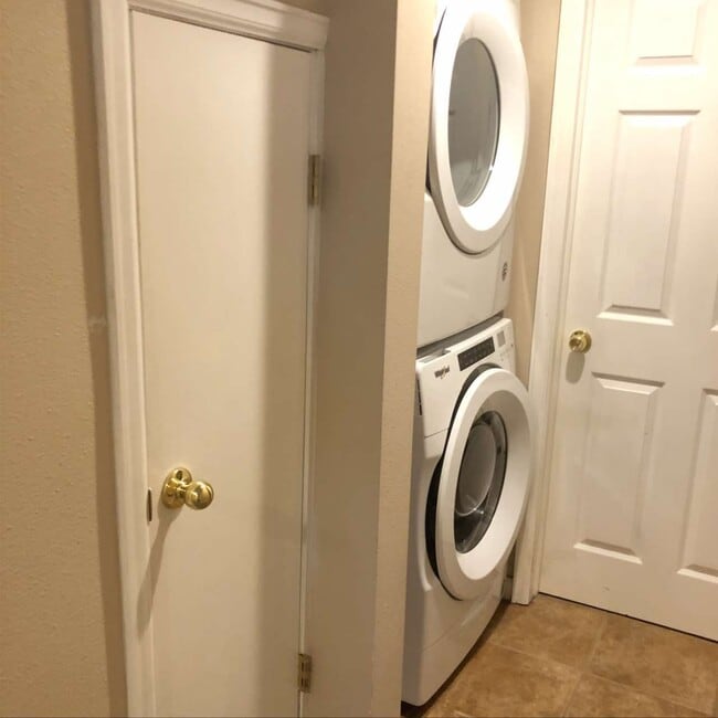 Building Photo - 4533 Starflower Dr