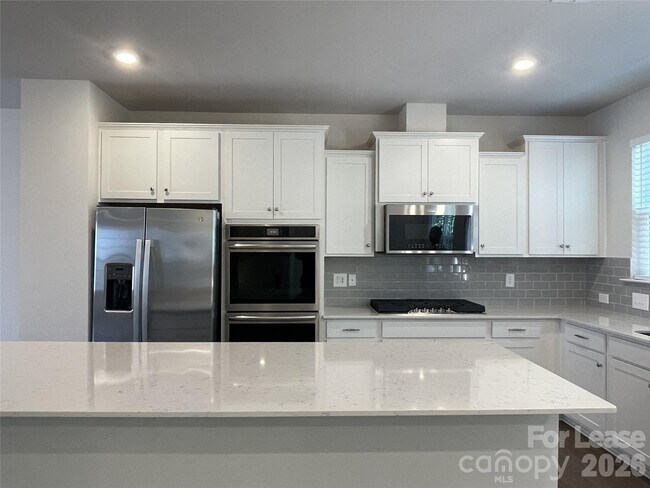 Building Photo - 14019 Martin Hill Wy