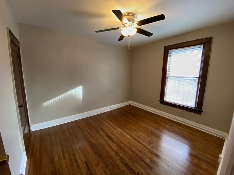 Building Photo - 295 E 19th Ave