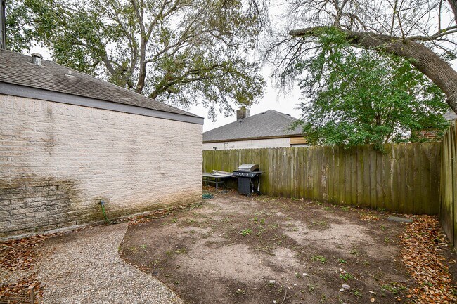 Building Photo - 7711 Hopewell Ln