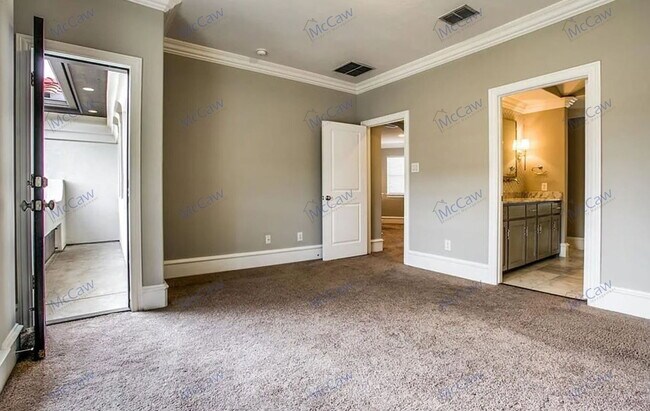 Building Photo - 857 N Glasgow Dr