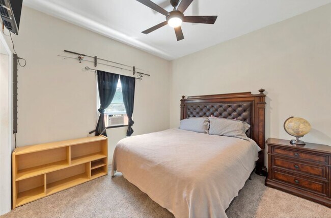 Building Photo - 1571 Highland Park Way