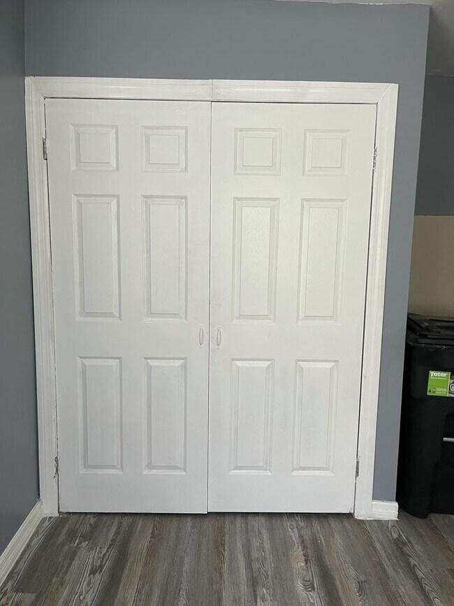 Building Photo - 2524 Hiland St