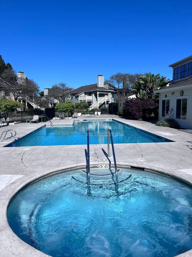 Building Photo - 198 Lakeshore Ct