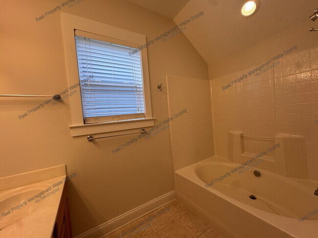 Building Photo - 10908 Connally Ln