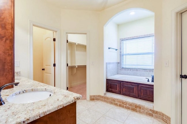 Building Photo - 5703 W Murfield Dr