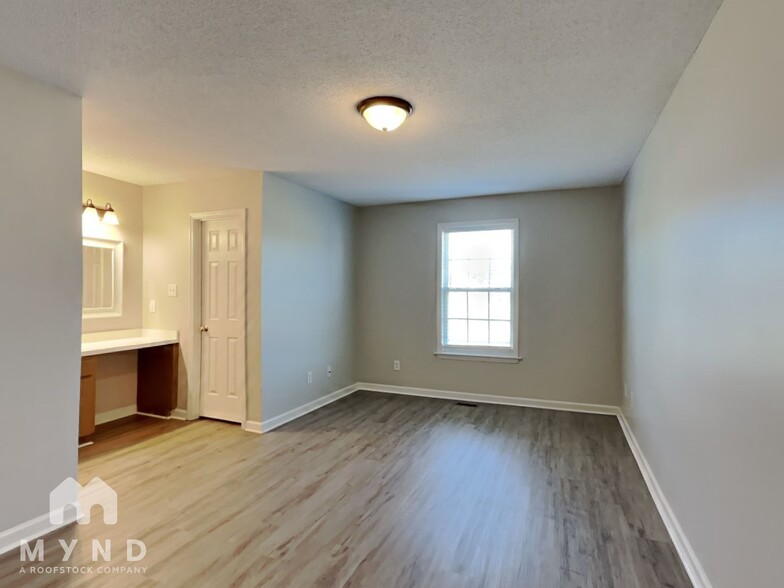 Building Photo - 168 Hugh Dr