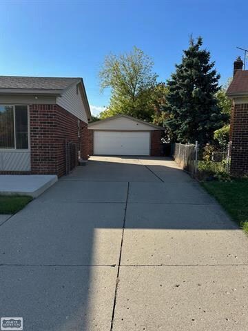 Building Photo - 16460 Bowman St