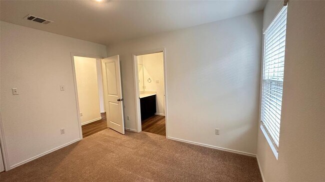 Building Photo - 606 Arnage Dr