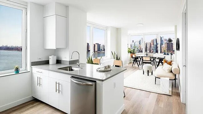 Building Photo - 2 bedroom in LONG ISLAND CITY NY 11101