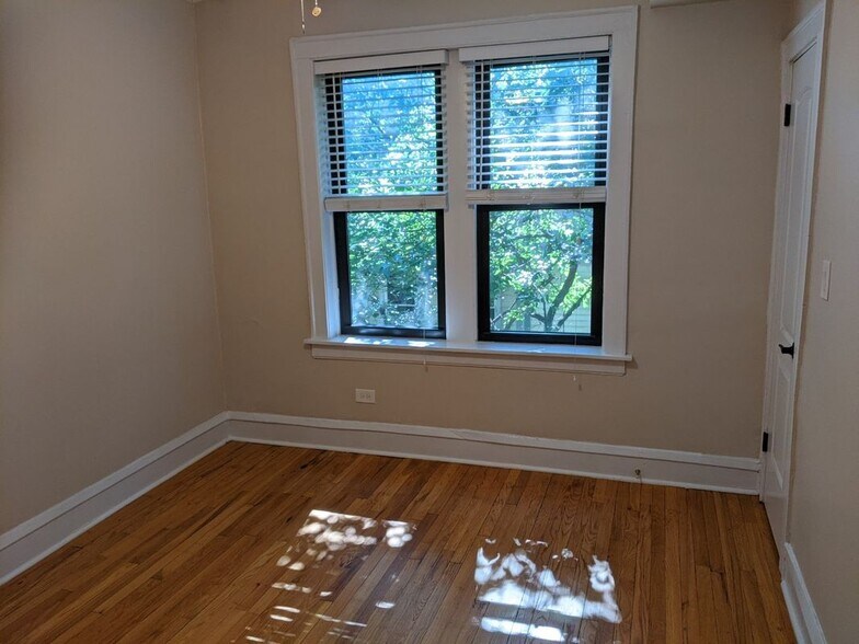 Building Photo - 716 Reba Pl