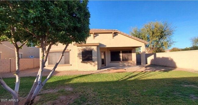 Building Photo - 3323 E Roadrunner Dr