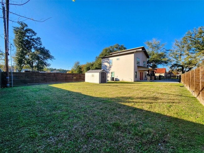 Building Photo - 5910 Shelburne St