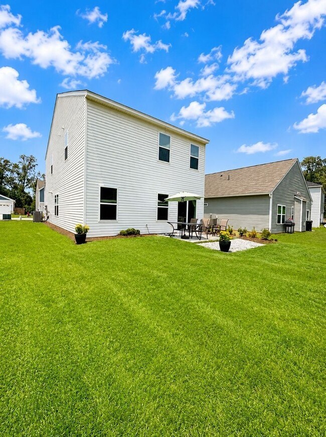 Building Photo - 428 Lundby Dr