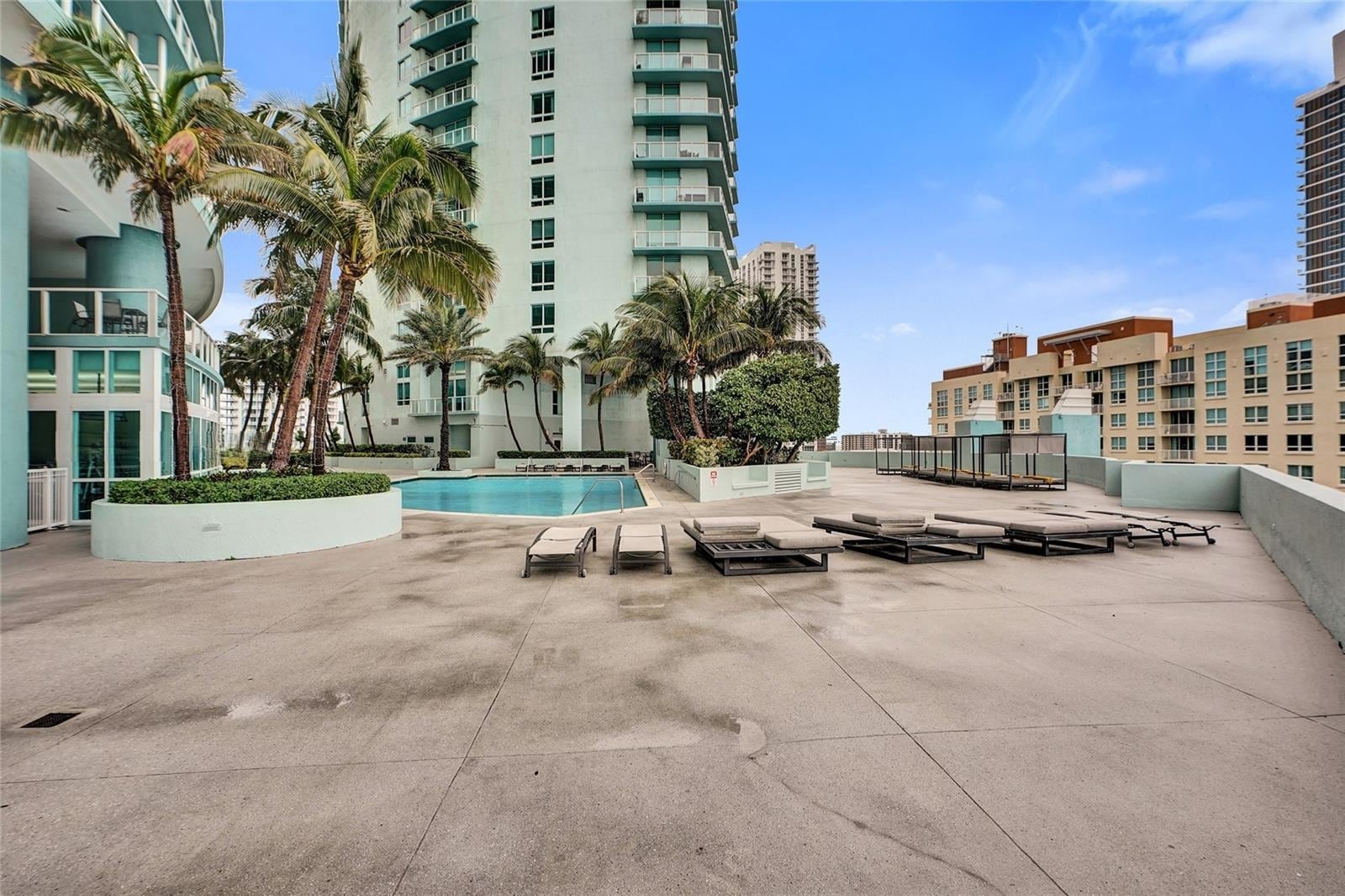 Building Photo - 1900 N Bayshore Dr