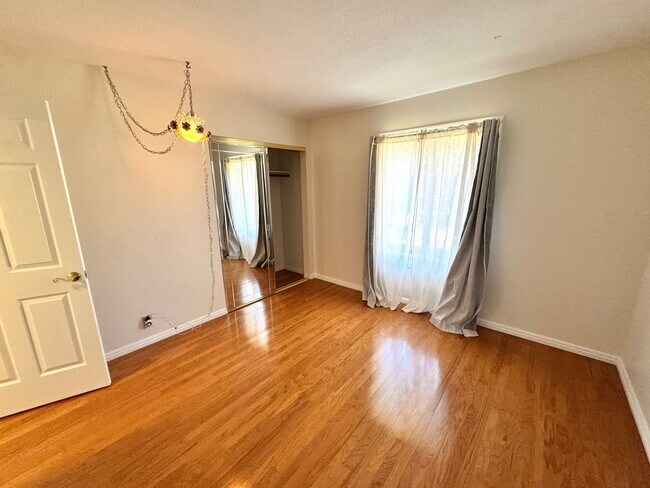 Building Photo - Quiet cul-de-sac Ondulando home