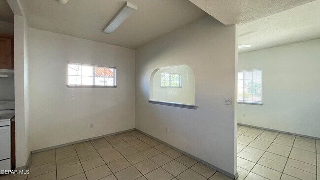 Building Photo - 2717 Idalia Ave