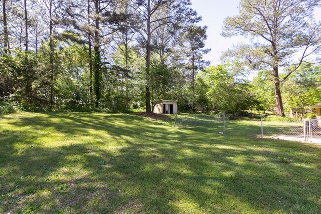 Building Photo - COMING SOON - 3 Bedroom 2 Bathroom Open Floorplan