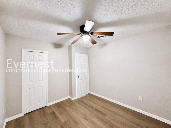 Building Photo - 2112 Wolf Rd