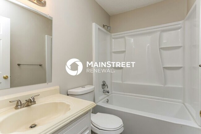 Building Photo - 3 Bedroom Pet-Friendly Home in Snellville, GA with Main Street Renewal