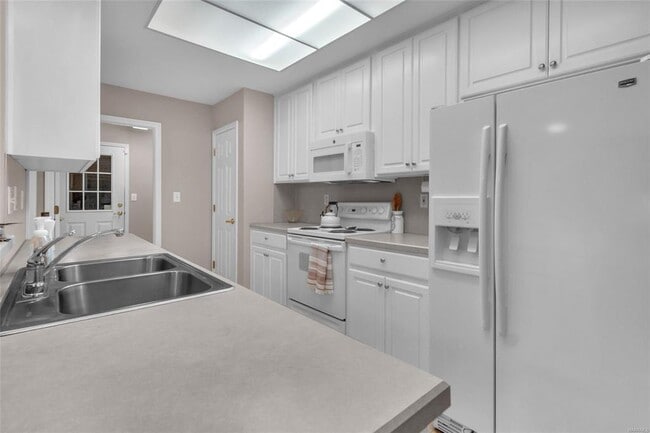 Building Photo - 8348 Wexford Trce