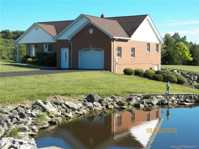Primary Photo - 35 Acampora Dr