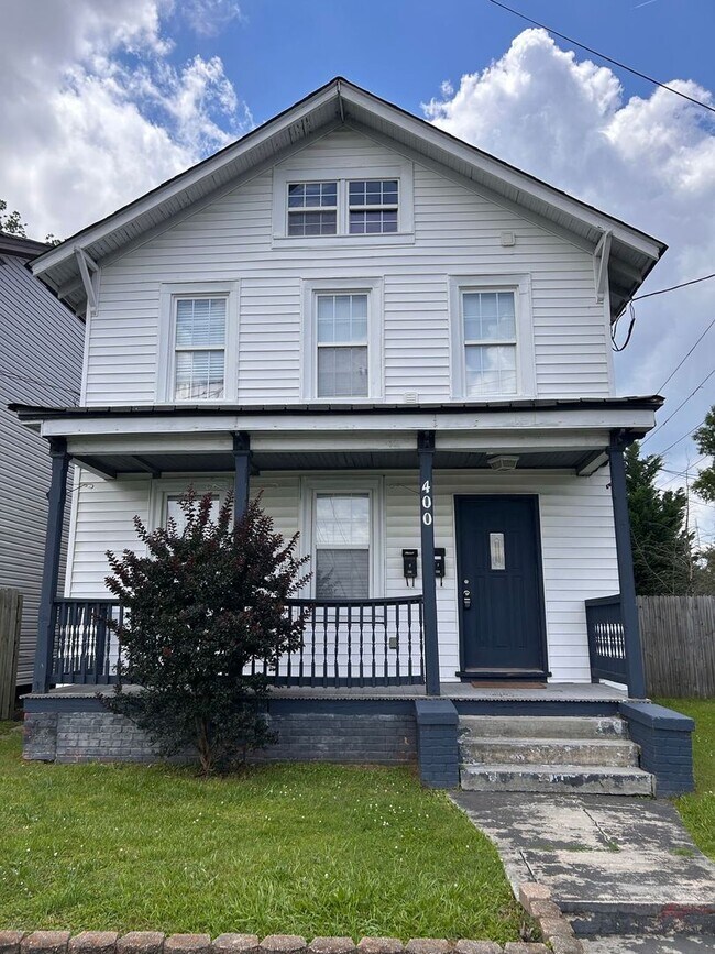 Primary Photo - 400 Jamestown Ave