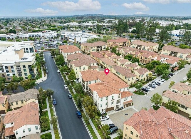 Building Photo - QWravilla