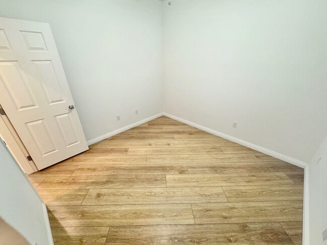 Building Photo - ENJOY THIS STUNNING 3 BEDROOM WITH A TRANQ...