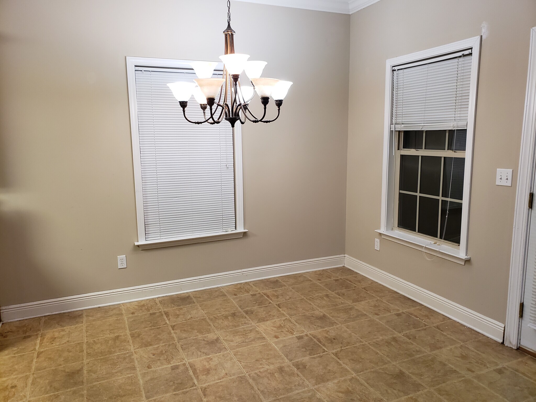 Building Photo - 331 Split Rail Dr