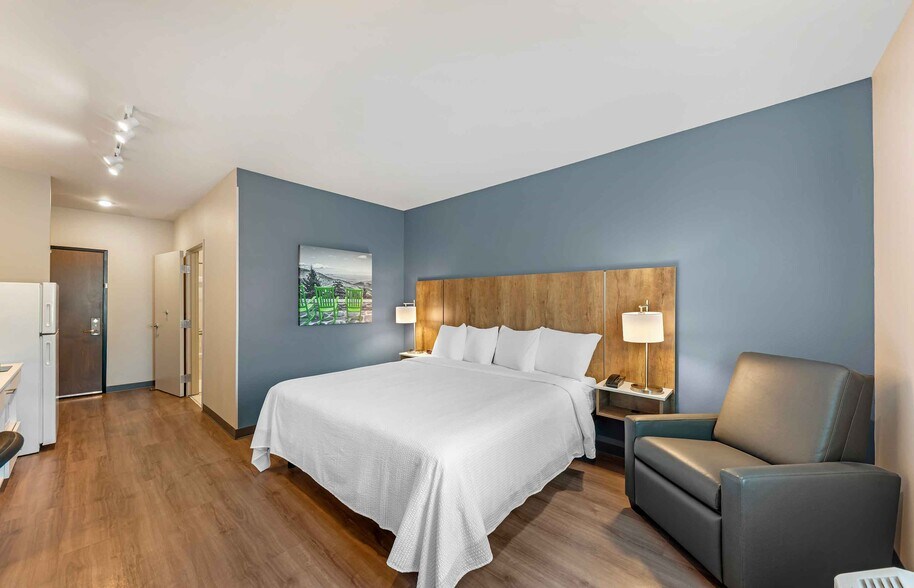 Building Photo - Furnished Studio-Temple