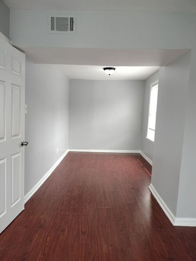 Building Photo - 10619 S Perry Ave